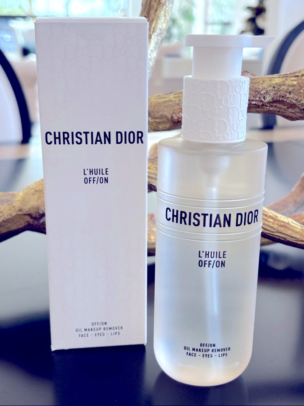 Dior L'Huile OFF/ON Cleansing Oil - Picture 2 of 5